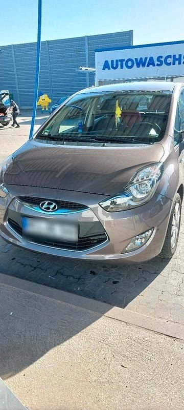 Gebraucht Hyundai ix20 90 PS (66 kW) 2014 Braun Kleinwagen