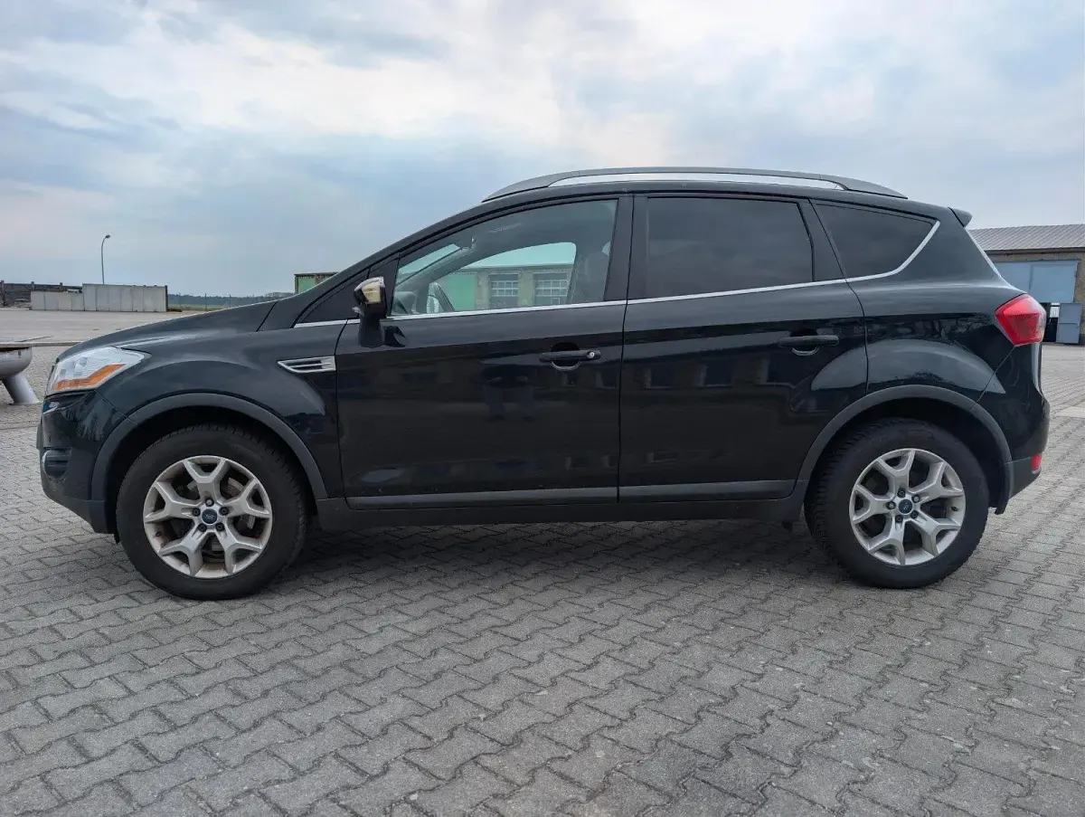 Gebraucht Ford Kuga 140 PS (102 kW) 2011 Schwarz SUV