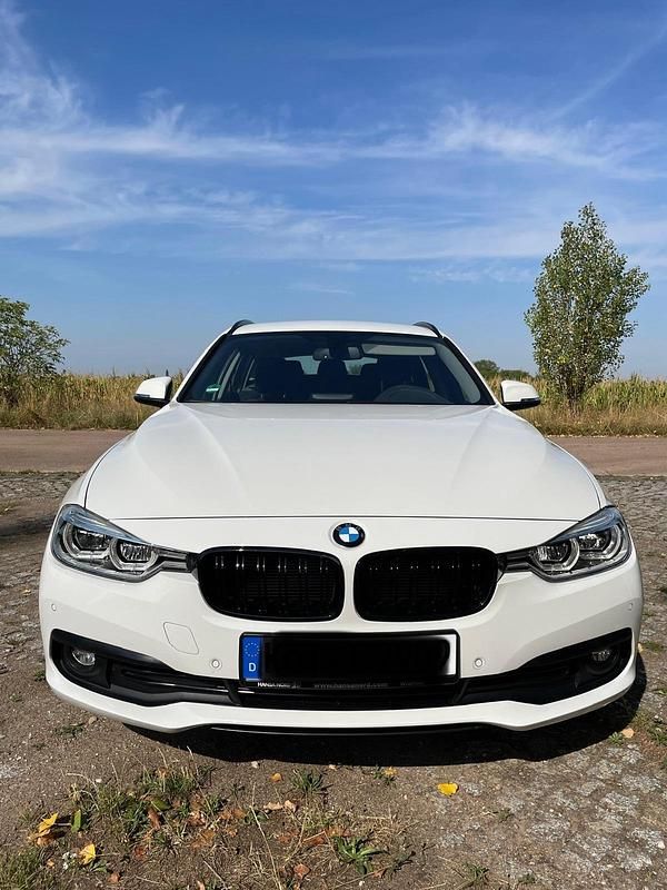 Weiß Gebraucht 2018 BMW 318 Advantage Kombi | 14.000 € (Fairer Preis) - Bild 1/4