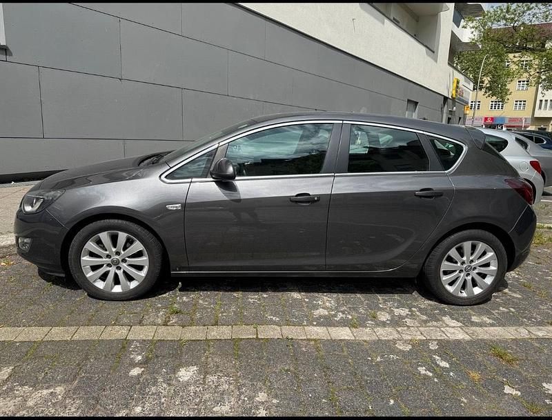 Usata Opel Astra 2009 Grigio Coupé