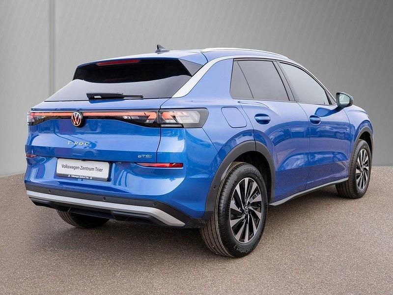 Neu VW T-Roc Style 150 PS (110 kW) 2026 Celestial blue metallic SUV