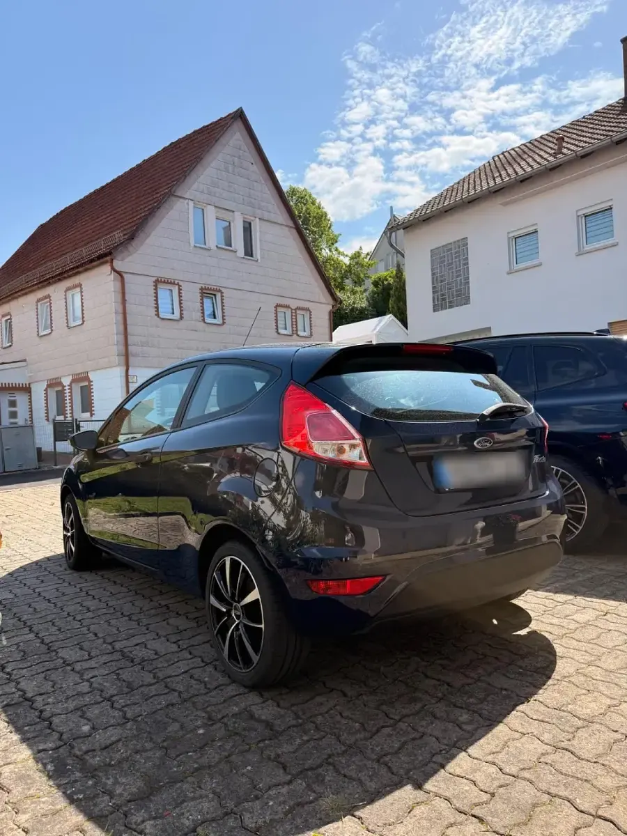 Gebraucht Ford Fiesta 60 PS (44 kW) 2015 Blau Kleinwagen
