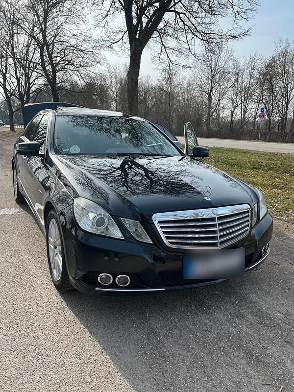 Gebraucht Mercedes E220 170 PS (125 kW) 2009 Schwarz Limousine