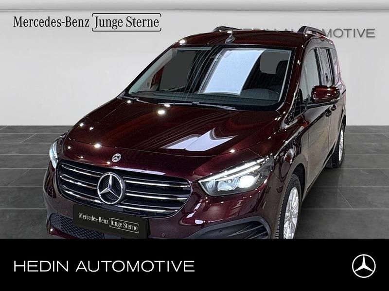 Gebraucht Mercedes T180 Advantage 96 PS (70 kW) 2024 Rot Van / Kleinbus