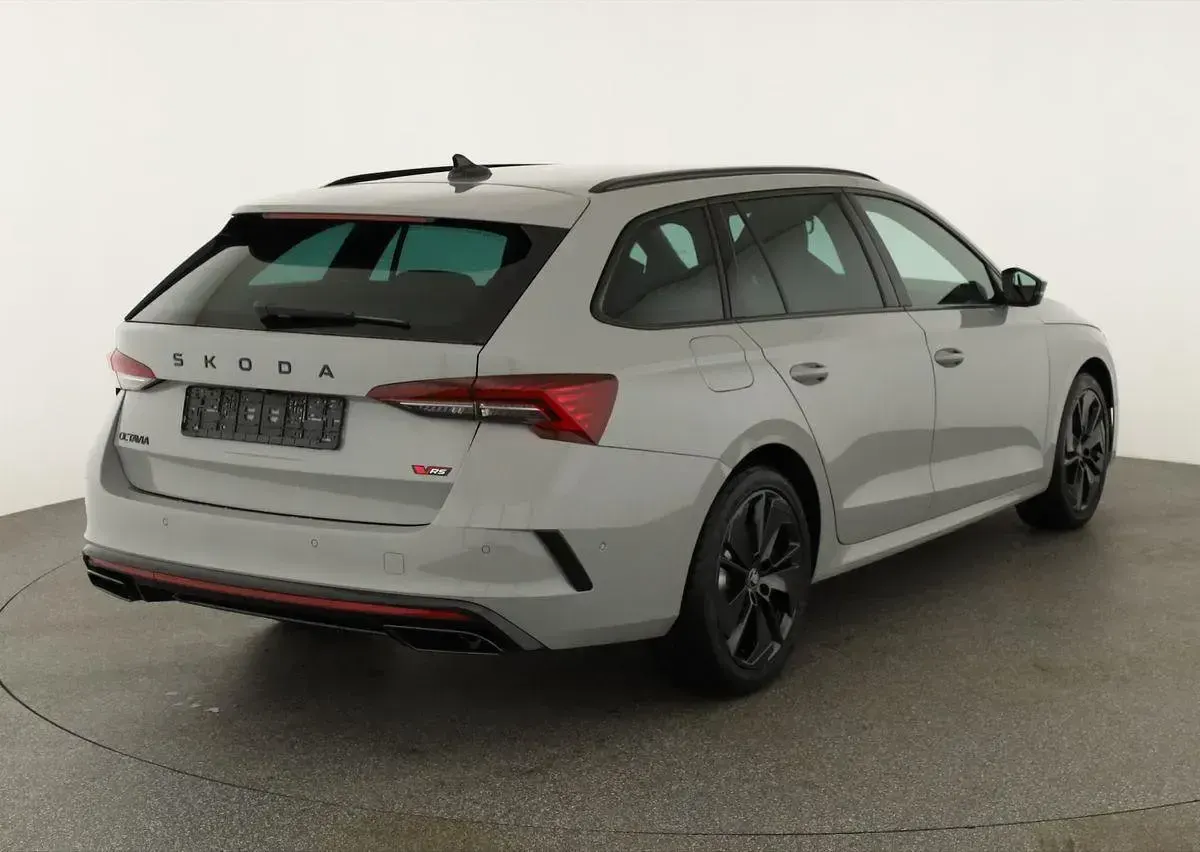 Neu Skoda Octavia RS 265 PS (194 kW) 2026 Stahl grau Kombi