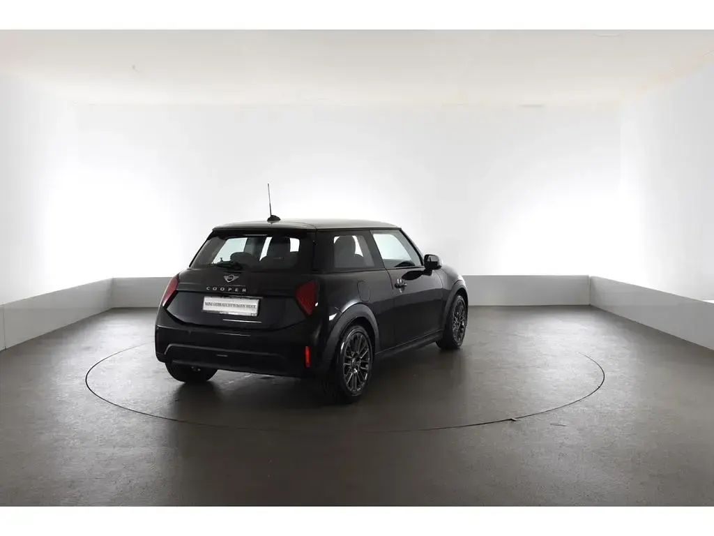 Używany Mini Cooper S Classic 204 KM (150 kW) 2024 Czarny Hatchback