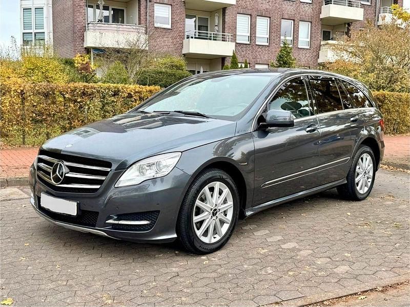 Grau Gebraucht 2011 Mercedes R350 Van / Kleinbus | 10.390 € (Fairer Preis) - Bild 1/4
