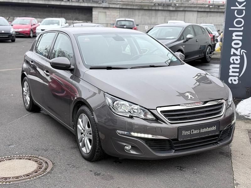 Gebraucht Peugeot 308 Active 120 PS (88 kW) 2015 Braun Kleinwagen