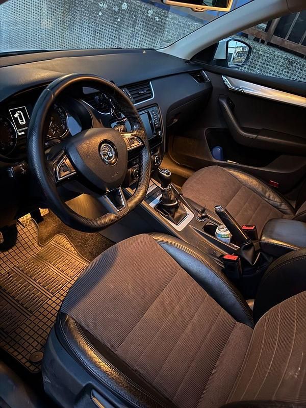 Gebraucht Skoda Octavia 150 PS (110 kW) 2015 Weiß Kleinwagen