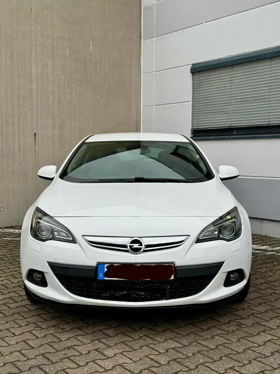 Gebraucht Opel Astra 131 PS (96 kW) 2012 Weiß Coupé