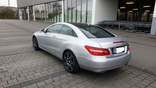 Gebraucht Mercedes E350 265 PS (194 kW) 2011 Silber metallic Coupé