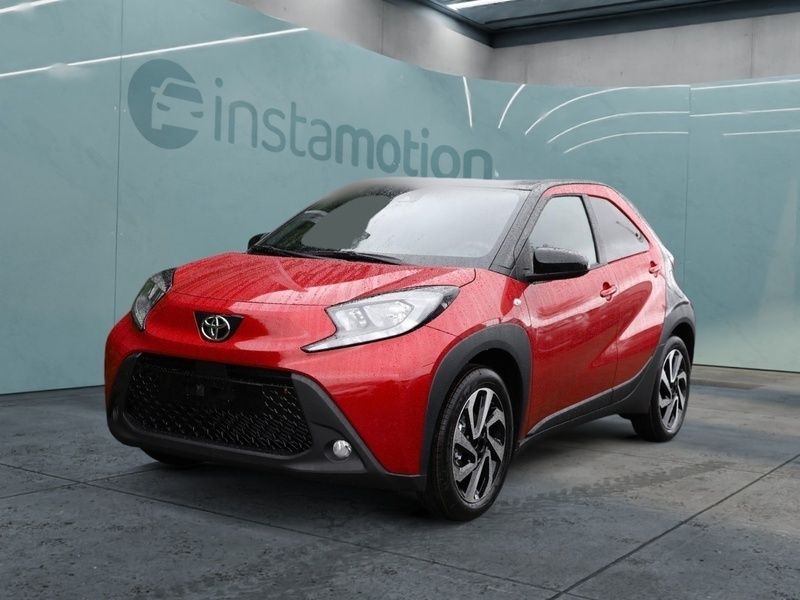 Rot Gebraucht 2024 Toyota Aygo Team Kleinwagen | 18.289 € - Bild 1/4