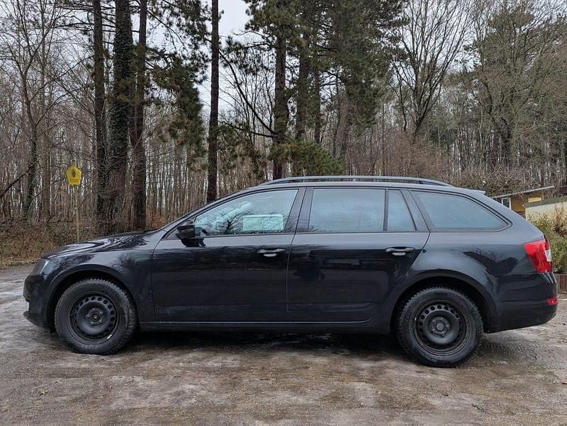 Gebraucht Skoda Octavia Ambition 105 PS (77 kW) 2014 Schwarz Kleinwagen