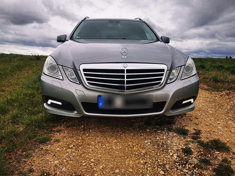 Gebraucht Mercedes E300 204 PS (150 kW) 2010 Beige Kombi
