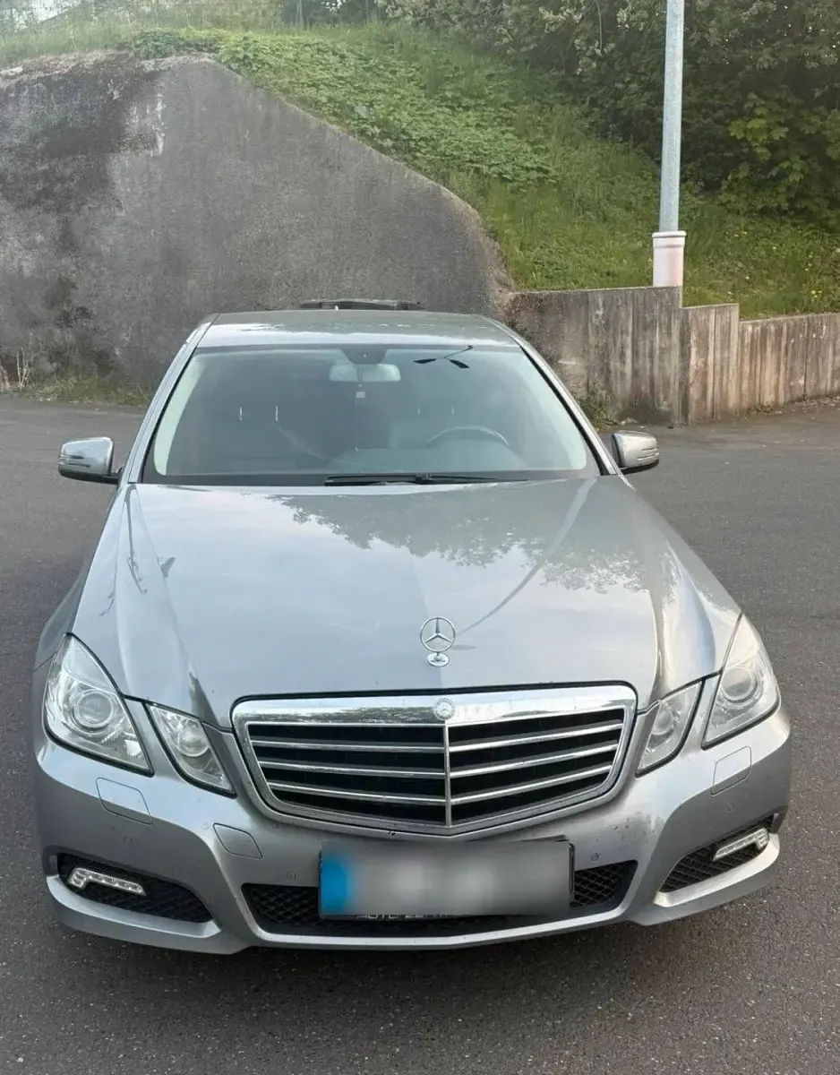 Gebraucht Mercedes E200 170 PS (125 kW) 2010 Silber Limousine