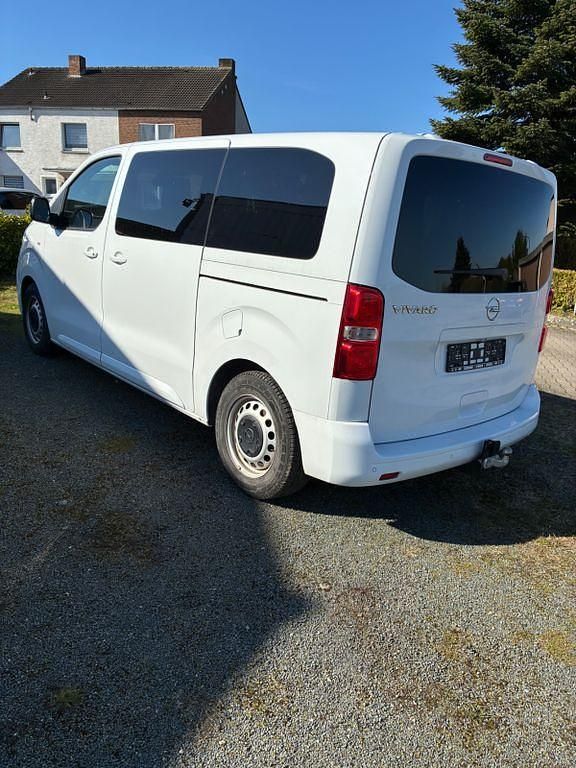Gebraucht Opel Vivaro 120 PS (88 kW) 2022 Weiß Van / Kleinbus