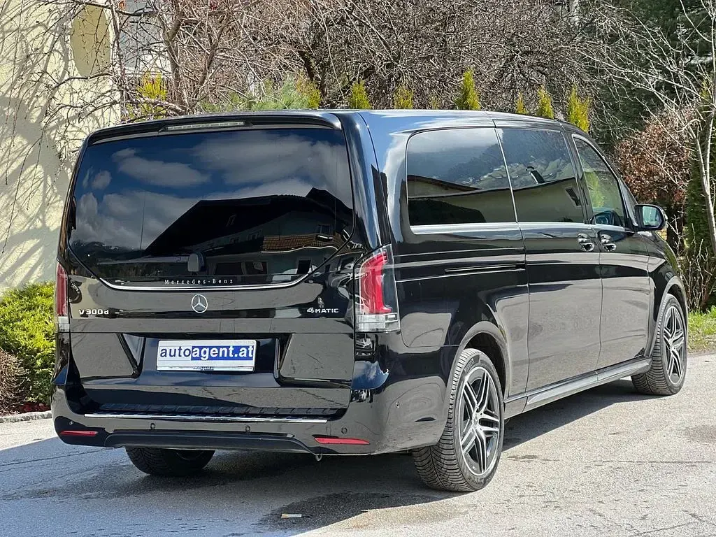 Gebraucht Mercedes V300 AMG 237 PS (174 kW) 2024 Schwarz Van / Kleinbus