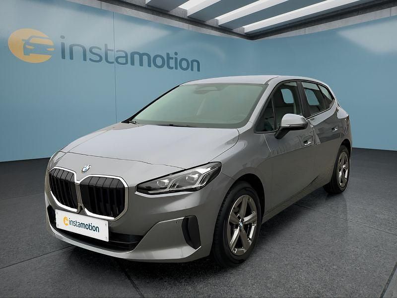 Grau Gebraucht 2023 BMW 218 Active Tourer Van / Kleinbus | 30.549 € (Fairer Preis) - Bild 1/4