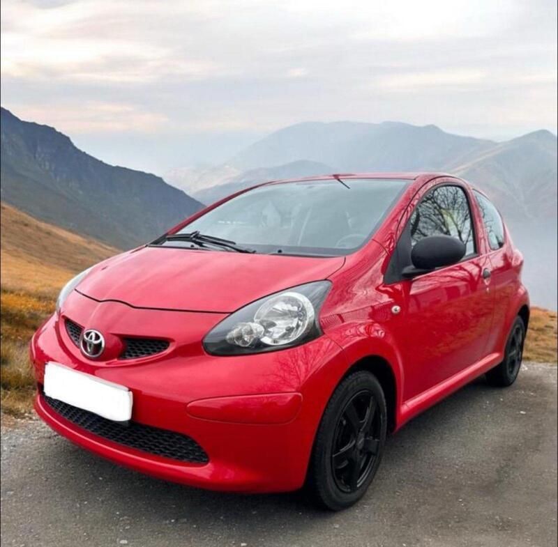 Rot Gebraucht 2008 Toyota Aygo Kleinwagen | 2.699 € (Fairer Preis) - Bild 1/4