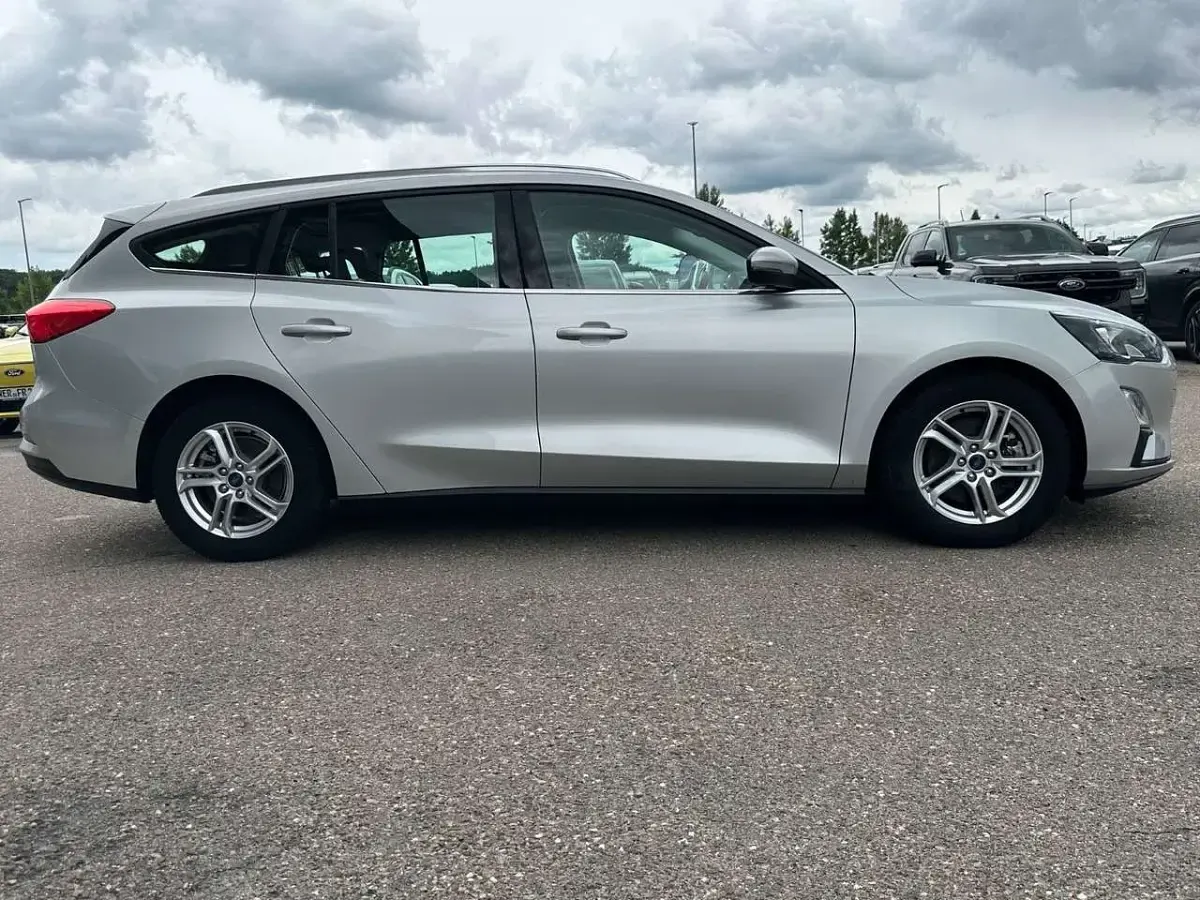 Gebraucht Ford Focus Cool & Connect 125 PS (91 kW) 2022 Silber Limousine