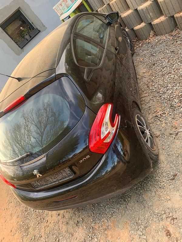 Gebraucht Peugeot 208 80 PS (58 kW) 2013 Schwarz Kleinwagen