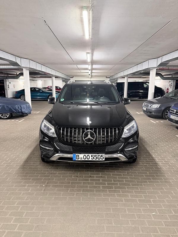 Schwarz Gebraucht 2017 Mercedes GLE350 SUV | 29.999 € (Fairer Preis) - Bild 1/4