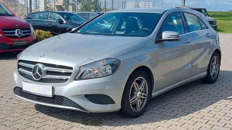 Silber Gebraucht 2013 Mercedes A200 Limousine | 12.990 € (Fairer Preis) - Bild 1/4