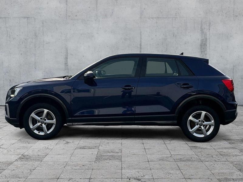 Gebraucht Audi Q2 Ambiente 150 PS (110 kW) 2022 Navarrablau metallic SUV