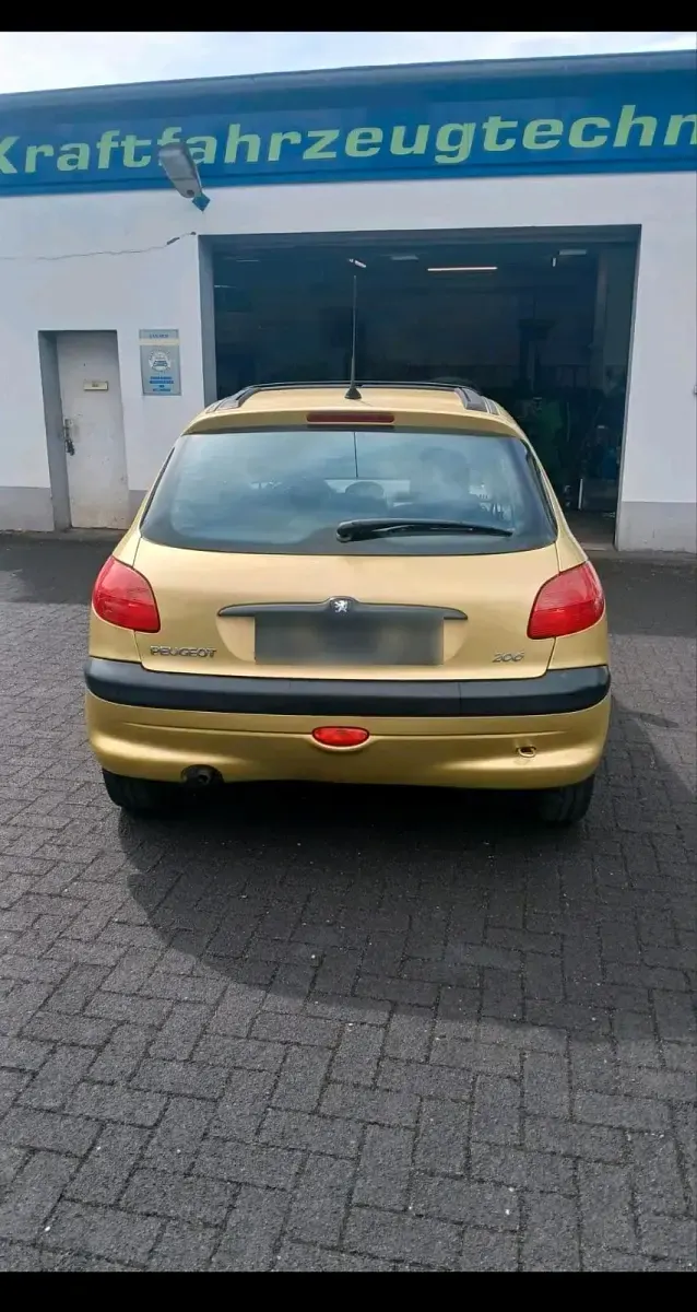 Gebraucht Peugeot 206 75 PS (55 kW) 2002 Gold Kleinwagen