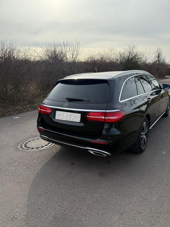 Gebraucht Mercedes E200 160 PS (117 kW) 2019 Schwarz Limousine
