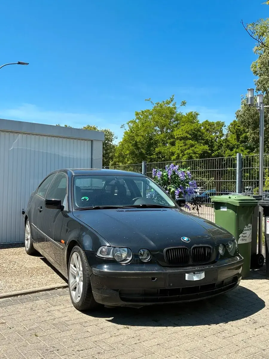 Gebraucht BMW 316 85 PS (62 kW) 2002 Schwarz Kleinwagen