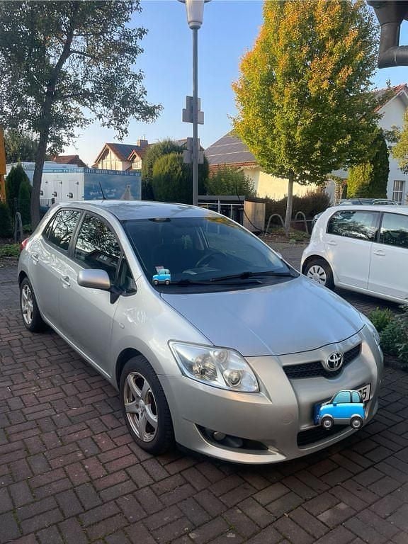 Silber Gebraucht 2008 Toyota Auris Limousine | 4.899 € (Guter Preis) - Bild 1/4