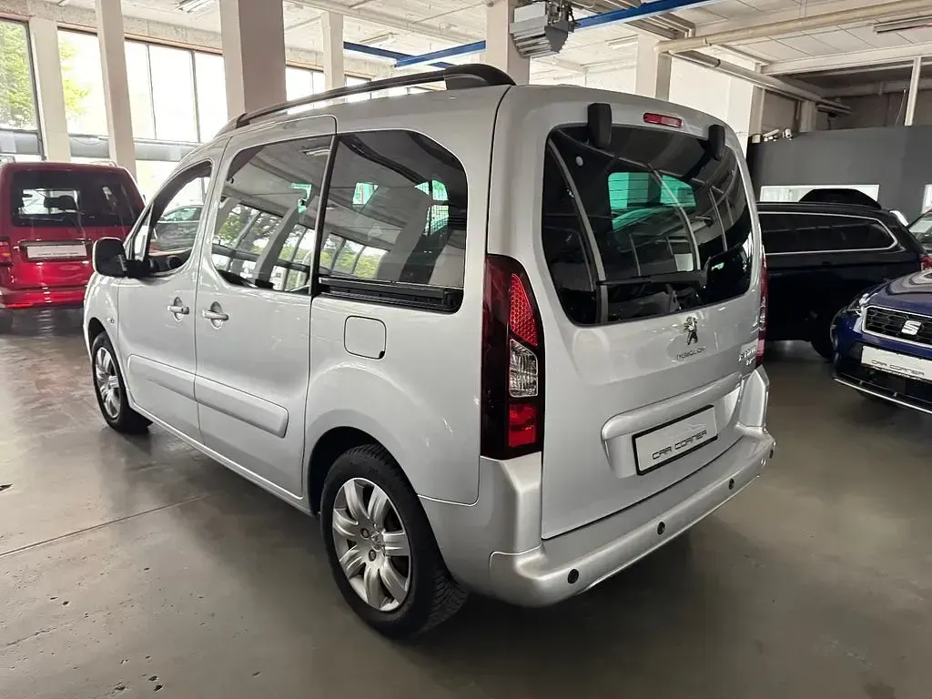 Gebraucht Peugeot Partner Tepee Allure 120 PS (88 kW) 2017 Grau Van / Kleinbus