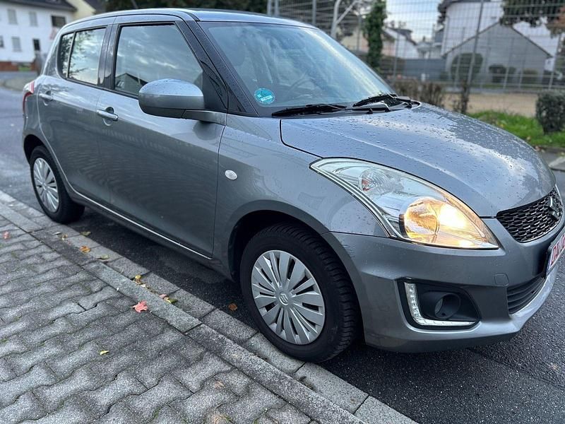 Gebraucht Suzuki Swift Club 94 PS (69 kW) 2015 Grau Kleinwagen