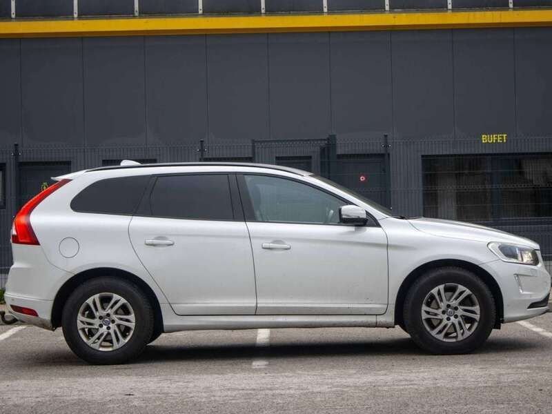 Weiß Gebraucht 2016 Volvo XC60 Momentum SUV | 13.000 € (Guter Preis) - Bild 1/4