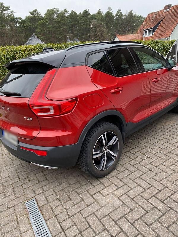 Gebraucht Volvo XC40 R-Design 156 PS (114 kW) 2018 Orange SUV