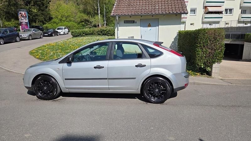 Gebraucht Ford Focus 100 PS (73 kW) 2006 Silber Limousine