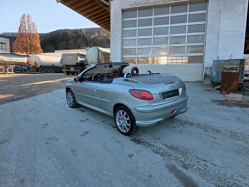 Gebraucht Peugeot 206 CC Roland Garros 110 PS (80 kW) 2005 Grau Cabrio