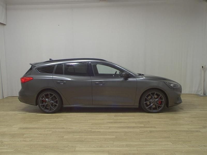Grau Gebraucht 2020 Ford Focus ST-Line Kombi | 16.780 € (Guter Preis) - Bild 1/4