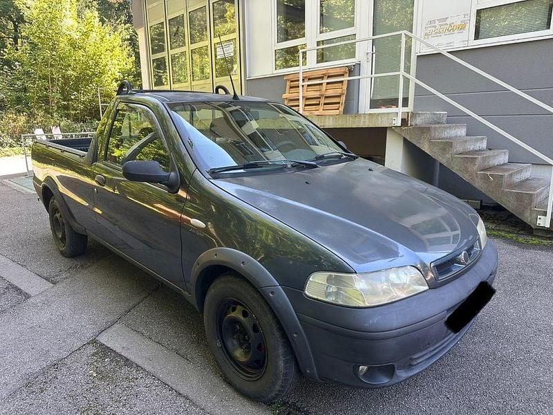 Grau Gebraucht 2003 Fiat Strada Abholung | 3.900 € - Bild 1/4
