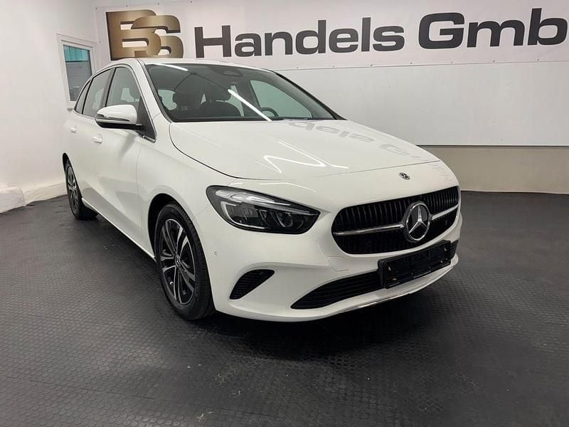 Weiß Gebraucht 2024 Mercedes B200 Progressive Van / Kleinbus | 27.950 € (Superpreis) - Bild 1/4