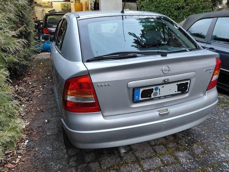 Gebraucht Opel Astra Comfort 84 PS (61 kW) 2001 Silber Limousine