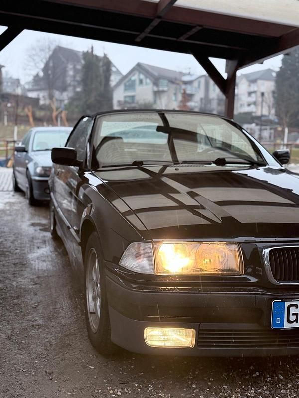 Schwarz Gebraucht 1996 BMW 318 Cabriolet Cabrio | 5.150 € - Bild 1/4