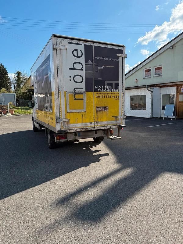 Second-hand Renault Master 114 CP (83 kW) 2004 Alb Break