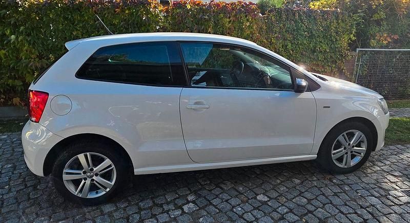 Weiß Gebraucht 2012 VW Polo Comfortline Kleinwagen | 4.400 € (Fairer Preis) - Bild 1/4