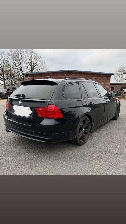 Gebraucht BMW 330 245 PS (180 kW) 2011 Schwarz Kombi