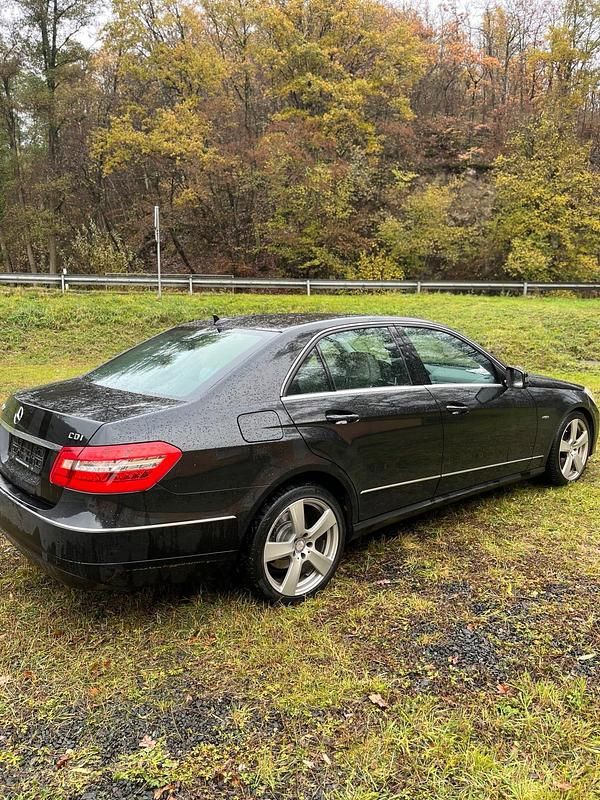 Gebraucht Mercedes E220 170 PS (125 kW) 2009 Schwarz Limousine