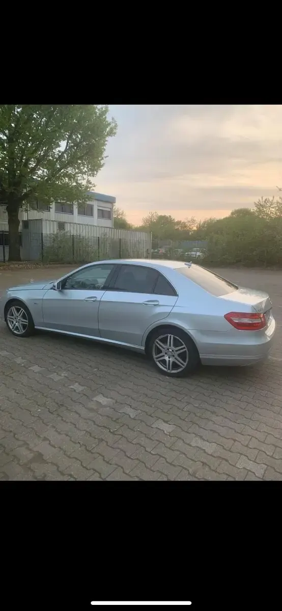 Gebraucht Mercedes E220 170 PS (125 kW) 2009 Silber Limousine