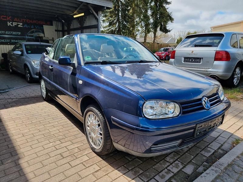 Second-hand VW Golf Edition 116 CP (85 kW) 2003 Albastru Cabrio