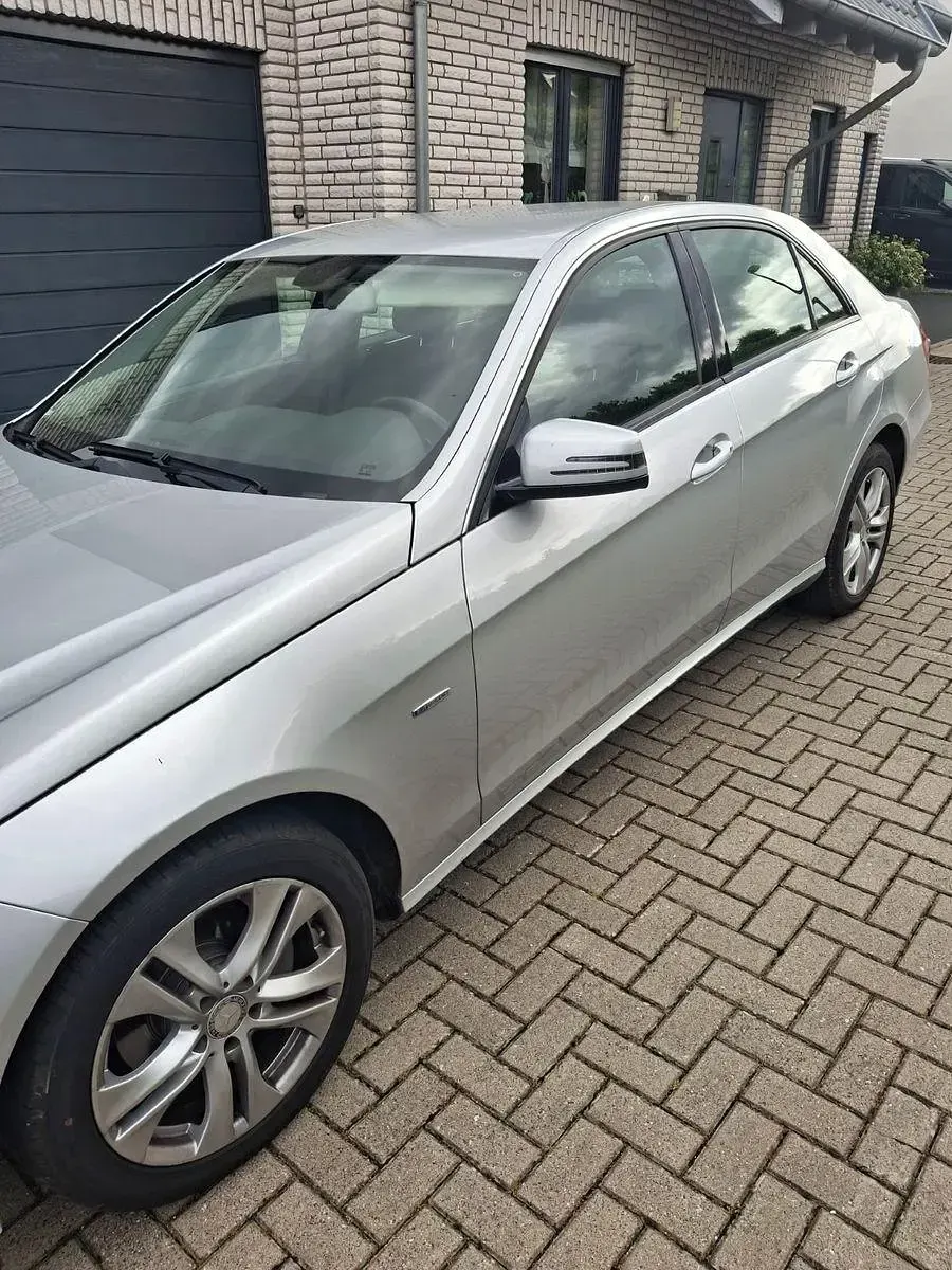 Gebraucht Mercedes E200 184 PS (135 kW) 2012 Silber Limousine